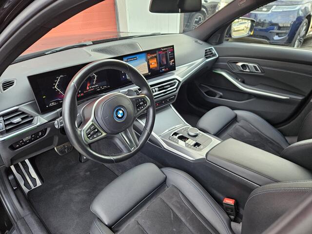 BMW 3-SERIE Touring 330e M-Sport | ACC | Carplay | Camera