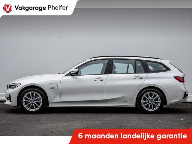 BMW 3-SERIE Touring 320e Business Edition Plus Trekhaak/ Leer/ Stoelverwarming/ Camera/ Laserlight