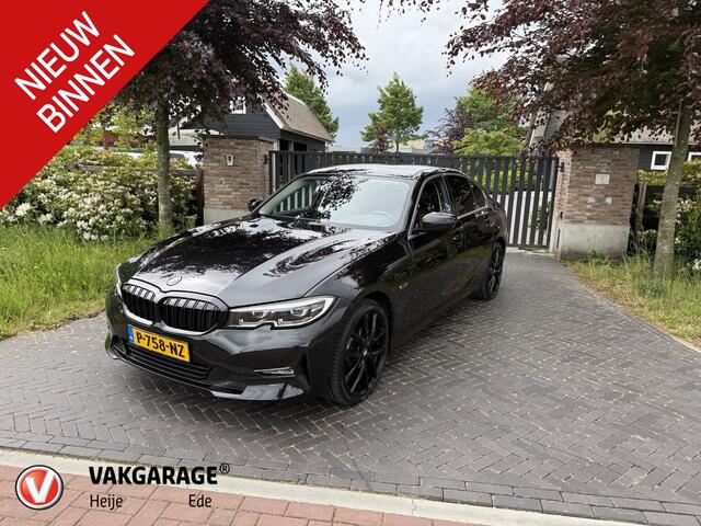 BMW 3-SERIE 320e Business Edition Plus | Sportstoelen | Sfeerverlichting | 19Inch | Dealer onderhouden | Camera |
