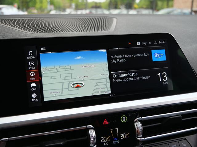 BMW 3-SERIE Touring 330i Introduction High Executive 259 Pk Automaat Navi / DAB / Apple Carplay / PDC / Stoelverwarming