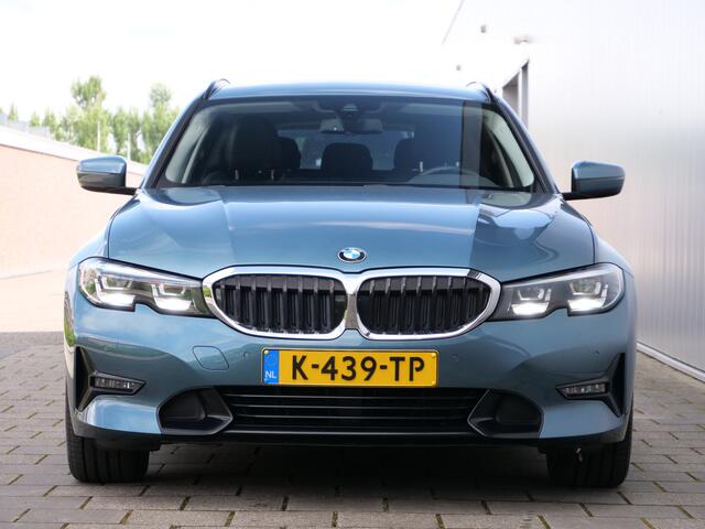 BMW 3-SERIE Touring 330i Introduction High Executive 259 Pk Automaat Navi / DAB / Apple Carplay / PDC / Stoelverwarming