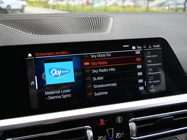 BMW 3-SERIE Touring 330i Introduction High Executive 259 Pk Automaat Navi / DAB / Apple Carplay / PDC / Stoelverwarming