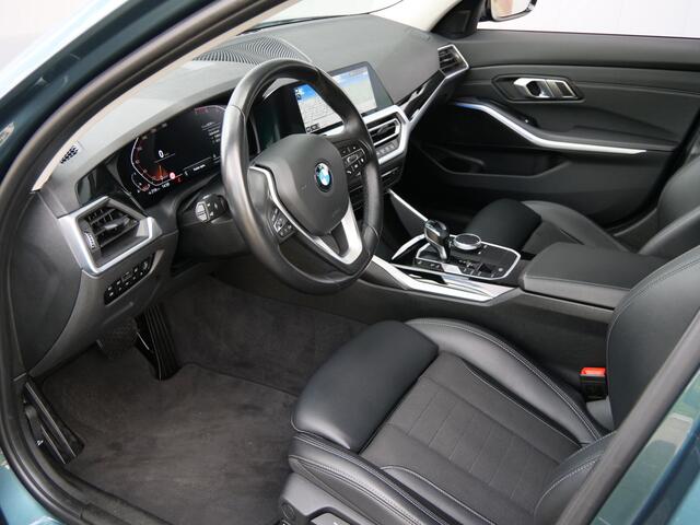BMW 3-SERIE Touring 330i Introduction High Executive 259 Pk Automaat Navi / DAB / Apple Carplay / PDC / Stoelverwarming