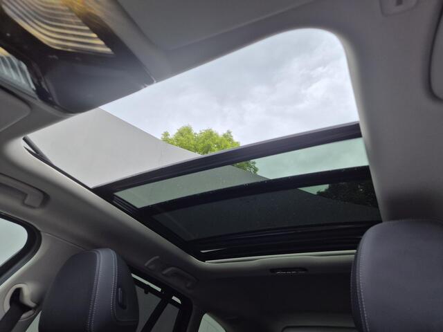 BMW 3-SERIE Touring 320e xDrive / Trekgewicht 1.500 kg / Dealer onderhouden / Elektrische achterklep / Glazen schuif- en kanteldak / Head Up Display / Stoelverwarming / Achteruitrijcamera / Adaptief cruise control / Apple Carplay Android Auto / Keyless Entry/Start /