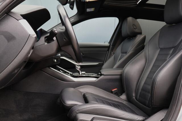 BMW 3-SERIE Touring 320e High Executive Sportline | Laser Light | Pano | Digital Key | Camera | Vernasca Leder | 19 Inch M Sport Velgen