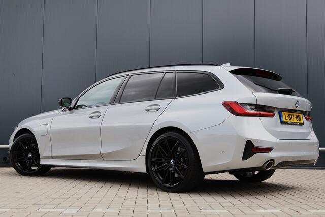 BMW 3-SERIE Touring 320e High Executive Sportline | Laser Light | Pano | Digital Key | Camera | Vernasca Leder | 19 Inch M Sport Velgen