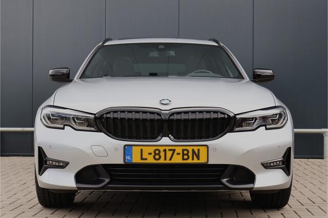 BMW 3-SERIE Touring 320e High Executive Sportline | Laser Light | Pano | Digital Key | Camera | Vernasca Leder | 19 Inch M Sport Velgen