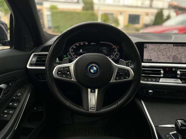 BMW 3-SERIE Touring 330e xDrive Business Edition Plus Pano / HUD / ECC / 360 Camera