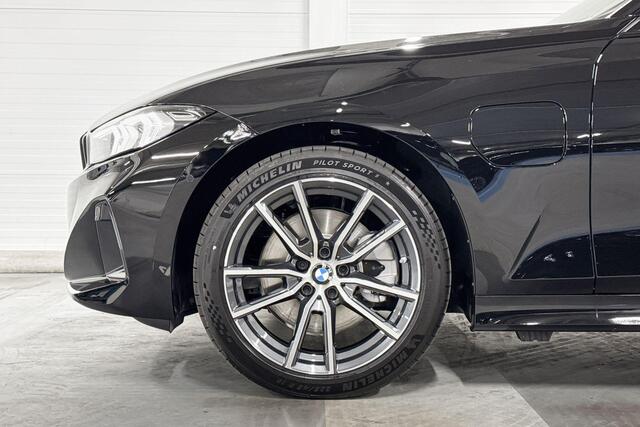 BMW 3-SERIE Touring 330e | Innovation Pack | Driving Assistant Professional | Parking Assistant Plus | Head-up Display l Huisselectie