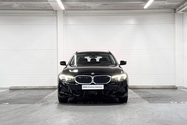 BMW 3-SERIE Touring 330e | Innovation Pack | Driving Assistant Professional | Parking Assistant Plus | Head-up Display l Huisselectie