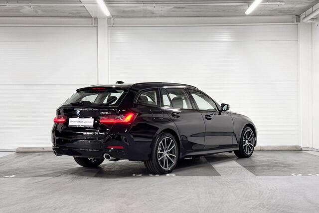 BMW 3-SERIE Touring 330e | Innovation Pack | Driving Assistant Professional | Parking Assistant Plus | Head-up Display l Huisselectie