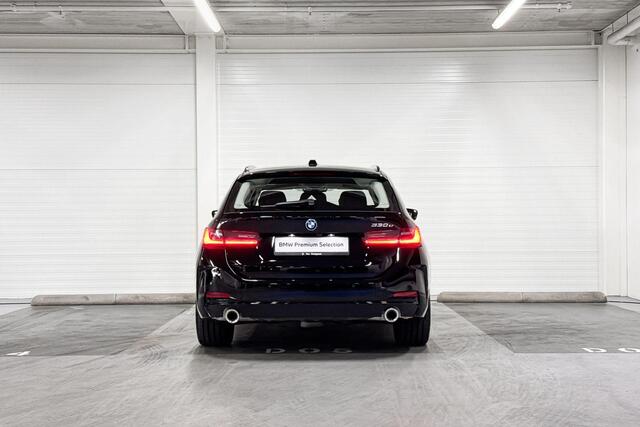 BMW 3-SERIE Touring 330e | Innovation Pack | Driving Assistant Professional | Parking Assistant Plus | Head-up Display l Huisselectie