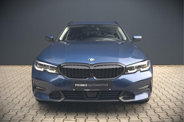 BMW 3-SERIE Touring 330e High Executive Sportline | Keyless | PDC | Leer | Hifi | Ambiance Verlichting | Stoelverwarming | Adaptive Cruise Control | BTW | LED | Shadow Line | Navigatie Prof. | DAB |