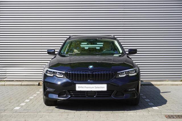BMW 3-SERIE Touring 330e xDrive High Executive | Trekhaak met elektrisch wegklapbare kogel | Driving Assistant Professional | HiFi System | Comfort Access