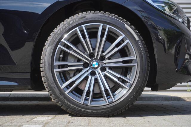 BMW 3-SERIE Touring 330e xDrive High Executive | Trekhaak met elektrisch wegklapbare kogel | Driving Assistant Professional | HiFi System | Comfort Access