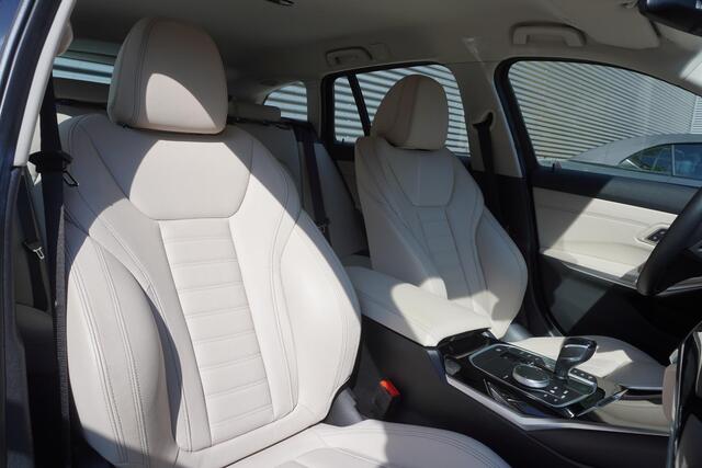 BMW 3-SERIE Touring 330e xDrive High Executive | Trekhaak met elektrisch wegklapbare kogel | Driving Assistant Professional | HiFi System | Comfort Access