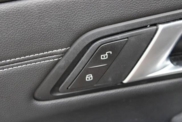 BMW 3-SERIE Touring 330e High Executive