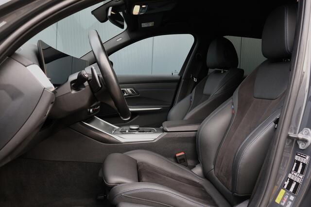 BMW 3-SERIE Touring 320e | M Sport LCI | Dravitgrau | Leer / Alcantara | Trekhaak afn. | 19 Inch | Stoelverwarming | Live Cockpit Plus | M-Pakket