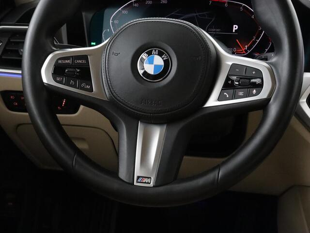 BMW 3-SERIE 330i High Executive | Panoramadak | Sport Line | Leder | Stoelverwarming | Trekhaak | Carplay | Live Cockpit | Camera | Navigatie | Sfeerverlichting | Park Assist | Sportstoelen | Climate control