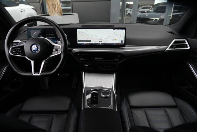 BMW 3-SERIE Touring 330e M Sport High Executive 292pk Navigatie/HUD/360Camera