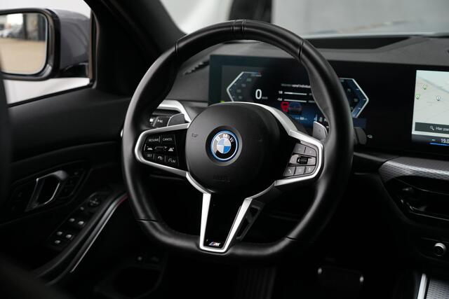 BMW 3-SERIE Touring 330e M Sport High Executive 292pk Navigatie/HUD/360Camera