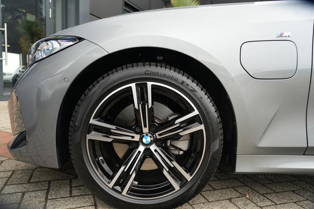 BMW 3-SERIE Touring 330e M Sport High Executive 292pk Navigatie/HUD/360Camera