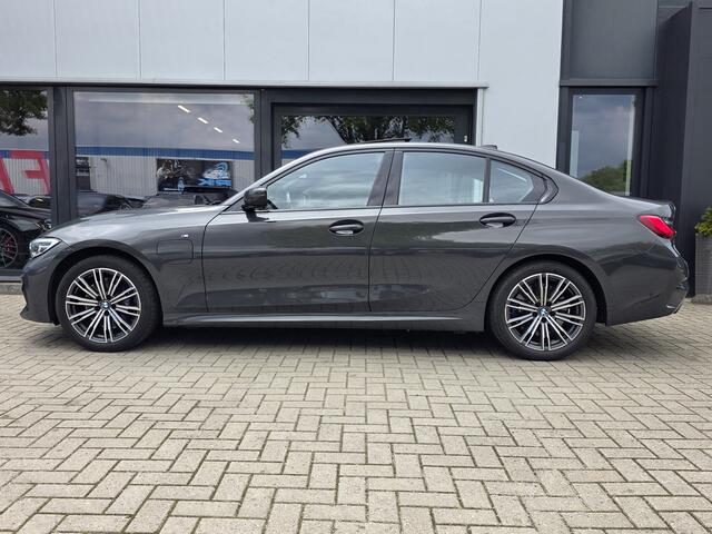 BMW 3-SERIE 330e eDrive Edition M-SPORT + HARMAN KARDON + SCHUIFDAK + VOLLEER