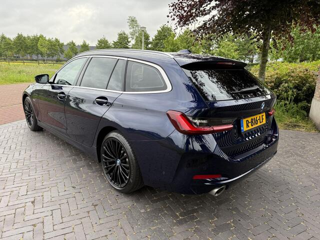 BMW 3-SERIE Touring 320e | Nieuw Model | Camera | Zwarte Hemel | NL-Auto | Cruise control adaptief met Stop&Go |