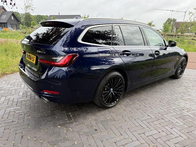 BMW 3-SERIE Touring 320e | Nieuw Model | Camera | Zwarte Hemel | NL-Auto | Cruise control adaptief met Stop&Go |