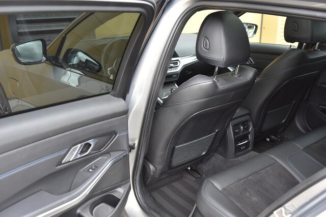 BMW 3-SERIE Touring 330e xDrive High Executive * M-Sport * Panoramadak * SOH 94% * Comforttoegang * Head-up * Sfeerverlichting *