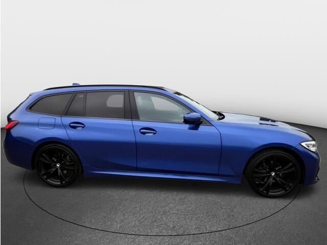 BMW 3-SERIE Touring 318i Executive Edition M-pakket Aut | Leder | Panoramadak