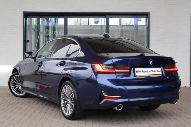 BMW 3-SERIE 320i High Executive | Luxury Line | Voorstoelen Verwarmd | Apple Carplay | Lentevoordeel
