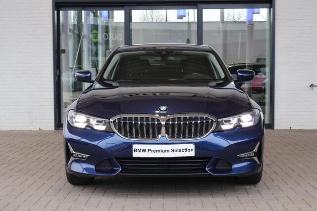 BMW 3-SERIE 320i High Executive | Luxury Line | Voorstoelen Verwarmd | Apple Carplay | Lentevoordeel