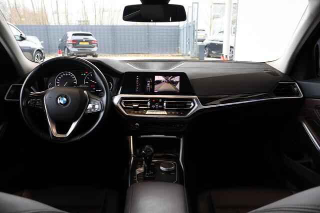 BMW 3-SERIE 320i High Executive | Luxury Line | Voorstoelen Verwarmd | Apple Carplay | Lentevoordeel