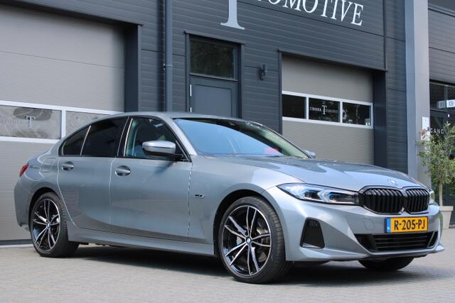 BMW 3-SERIE 320e Sedan Facelift - zwart leder - 19 Inch - Head Up - Nederlandse BMW - Dealer onderhouden - Geblindeerde ramen - Sport Stoelen - Achteruitrijcamera - Hifi speakers
