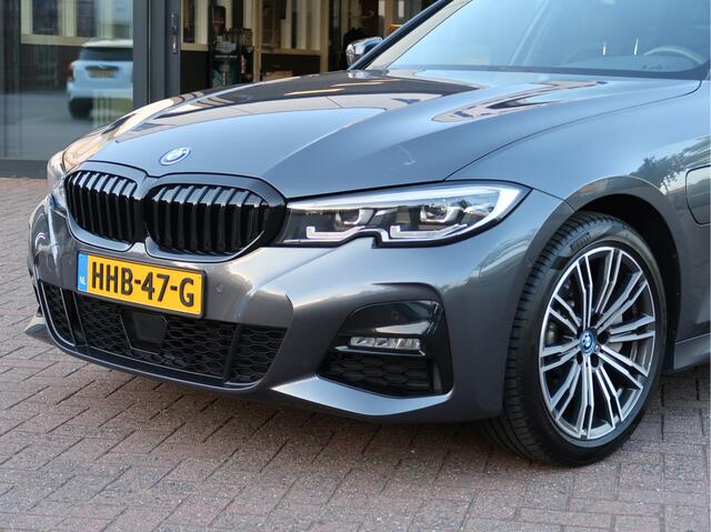 BMW 3-SERIE Touring 330e High Exec. PHEV M-Sport | Leder | ACC | Camera | Trekhaak |