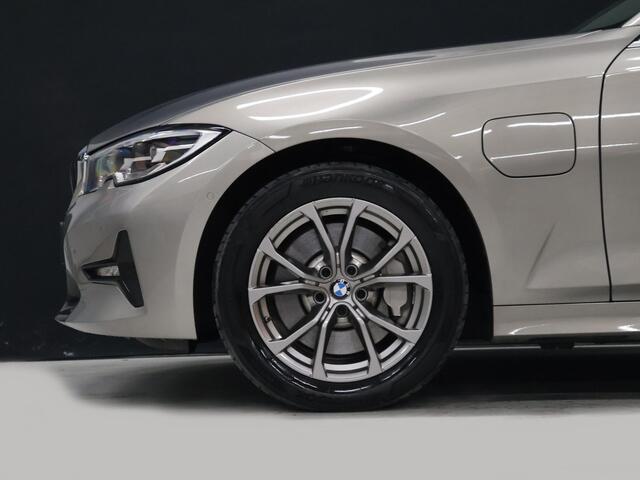 BMW 3-SERIE Touring 330e eDrive M Sport [CAMERA, APPLE CARPLAY, ANDROID, TREKHAAK, CRUISE, STOELVERWARMING, ELEKTRISCHE ACHTERKLEP, PDC, NAVIGATIE, NIEUWSTAAT]
