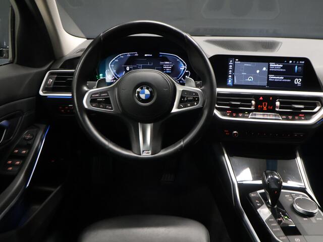 BMW 3-SERIE Touring 330e eDrive M Sport [CAMERA, APPLE CARPLAY, ANDROID, TREKHAAK, CRUISE, STOELVERWARMING, ELEKTRISCHE ACHTERKLEP, PDC, NAVIGATIE, NIEUWSTAAT]