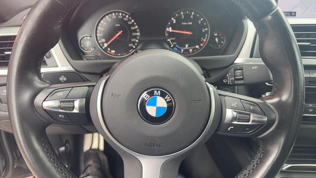 BMW 3-SERIE 318i M Sport Edition M-PAKKET / BLACK OPTIC / FULL LED / LEDER / STOELVERW / GR NAVI / CLIMA / PDC / BLUETOOTH / CRUISE / NL-AUTO