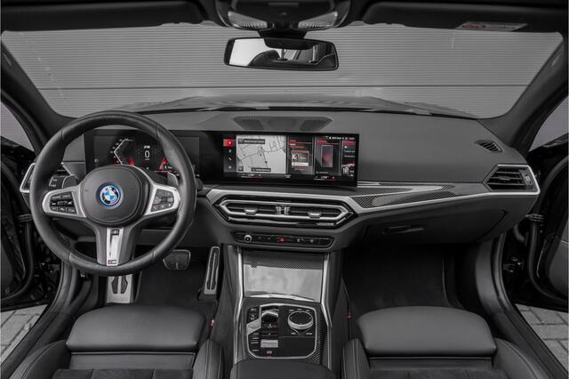 BMW 3-SERIE Touring 330e M-Sport Pano ACC Trekhaak Memory 19"