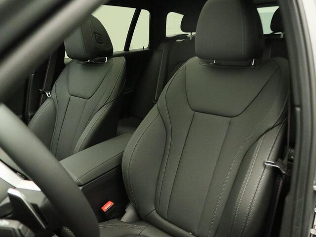 BMW 3-SERIE Touring 330e M Sportpakket Pro | Innovation Pack | Comfort Pack | Trekhaak | Panoramadak | Elektrisch Verstelbare Stoelen | Driving Assistant Professional | Harman Kardon | 19'' | Ekris Selection