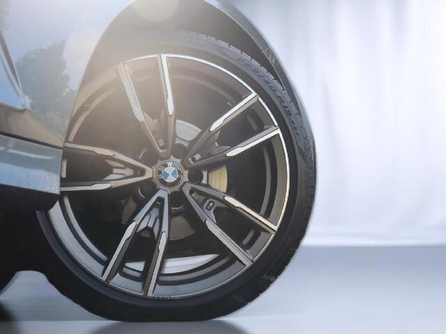 BMW 3-SERIE Touring 318i Business Edition Plus | Clima | Cruise | Multimedia/Navi | Stoel/-Stuurverwarming | Leder | PDC |