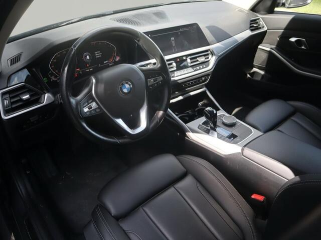 BMW 3-SERIE Touring 318i Business Edition Plus | Clima | Cruise | Multimedia/Navi | Stoel/-Stuurverwarming | Leder | PDC |