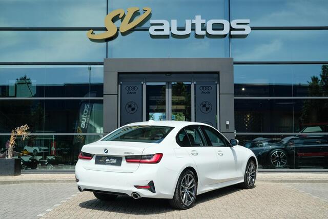 BMW 3-SERIE 330e 292pk eDrive Sport Line Sportstoelen Leder Digital cockpit Stoelverwarming LED NLauto Zeer Net!
