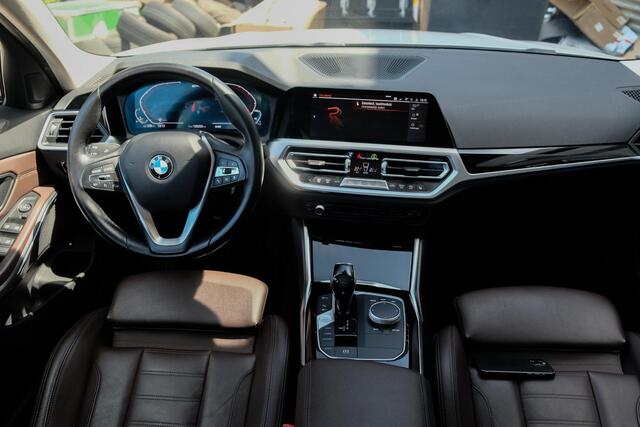 BMW 3-SERIE 330e 292pk eDrive Sport Line Sportstoelen Leder Digital cockpit Stoelverwarming LED NLauto Zeer Net!