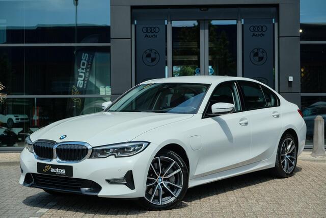 BMW 3-SERIE 330e 292pk eDrive Sport Line Sportstoelen Leder Digital cockpit Stoelverwarming LED NLauto Zeer Net!
