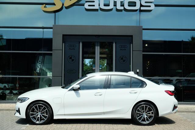 BMW 3-SERIE 330e 292pk eDrive Sport Line Sportstoelen Leder Digital cockpit Stoelverwarming LED NLauto Zeer Net!