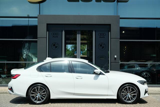 BMW 3-SERIE 330e 292pk eDrive Sport Line Sportstoelen Leder Digital cockpit Stoelverwarming LED NLauto Zeer Net!