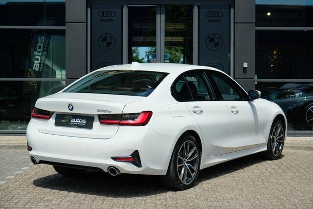BMW 3-SERIE 330e 292pk eDrive Sport Line Sportstoelen Leder Digital cockpit Stoelverwarming LED NLauto Zeer Net!