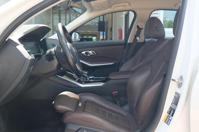 BMW 3-SERIE 330e 292pk eDrive Sport Line Sportstoelen Leder Digital cockpit Stoelverwarming LED NLauto Zeer Net!